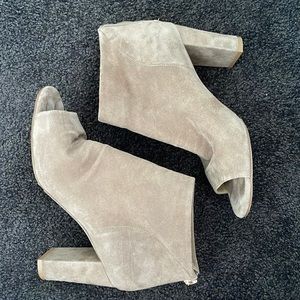 Tan Heel
